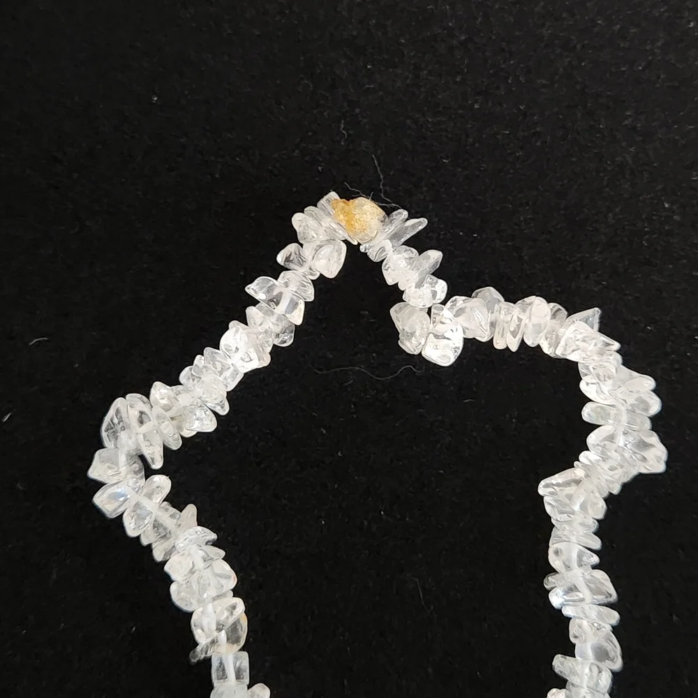 Elegant Clear Quartz Chips Necklace with Long Design and Classic Appeal - Picture 4 of 6